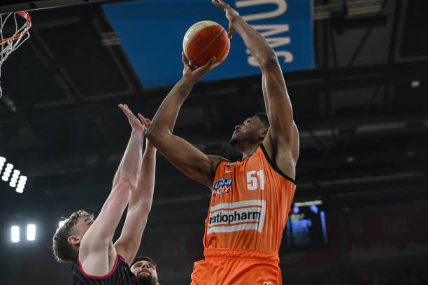 联盟中名列 联盟中名列